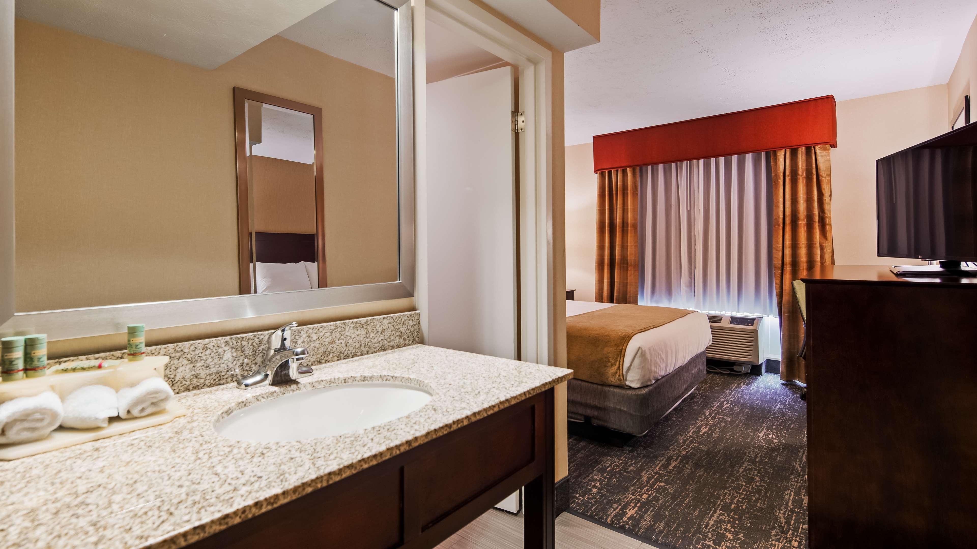 Best Western Plus Hanes Mall Winston-Salem Exterior photo
